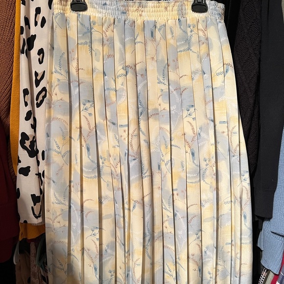 Yellow/Blue Pleated Vintage Skirt - Picture 2 of 4